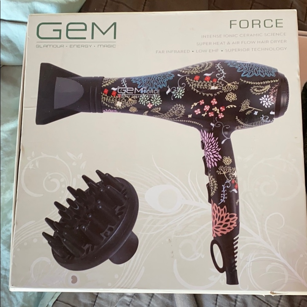 BRAND NEW NEVER BEEN USED BLOW DRYER
